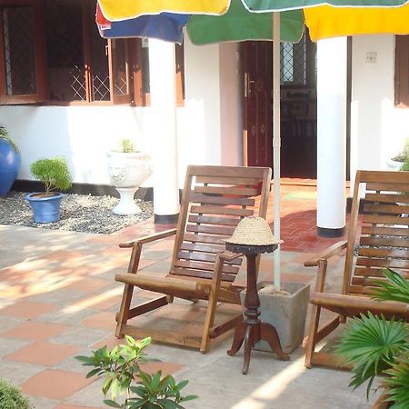 Blue Seas Guest House Дехивала-Маунт-Лавиния Экстерьер фото