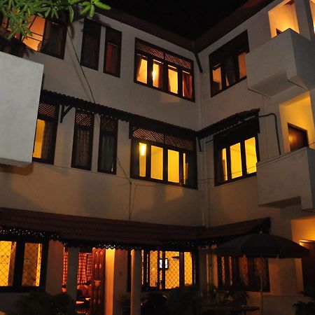 Blue Seas Guest House Дехивала-Маунт-Лавиния Экстерьер фото