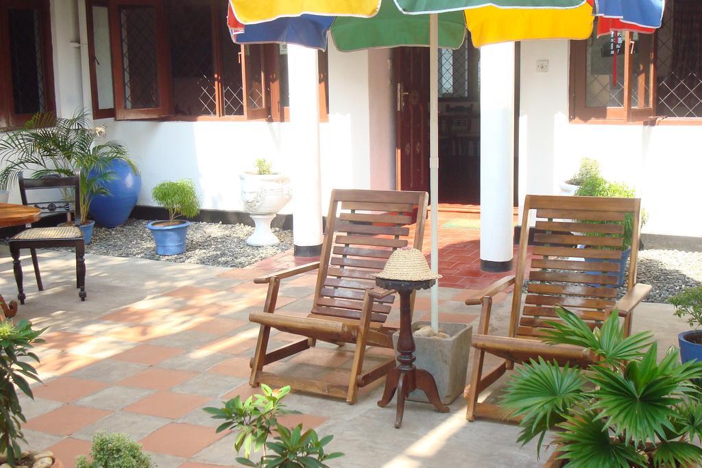 Blue Seas Guest House Дехивала-Маунт-Лавиния Экстерьер фото