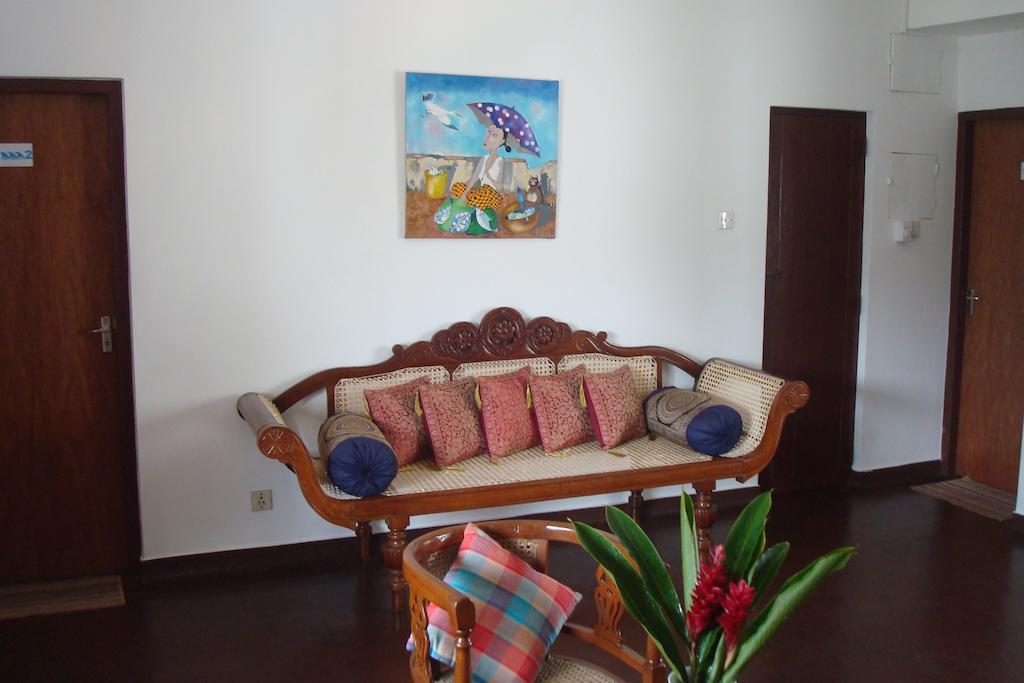 Blue Seas Guest House Дехивала-Маунт-Лавиния Экстерьер фото