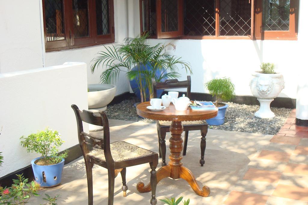 Blue Seas Guest House Дехивала-Маунт-Лавиния Экстерьер фото