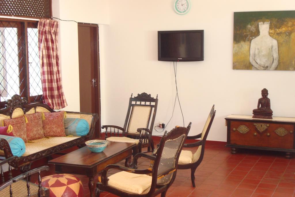 Blue Seas Guest House Дехивала-Маунт-Лавиния Экстерьер фото