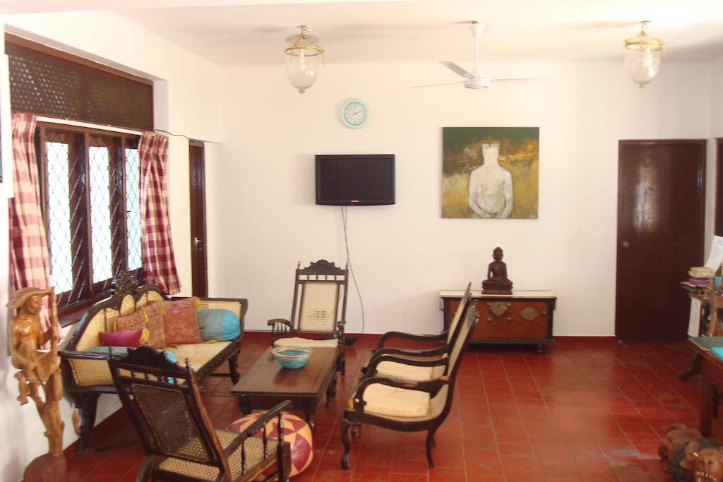 Blue Seas Guest House Дехивала-Маунт-Лавиния Экстерьер фото