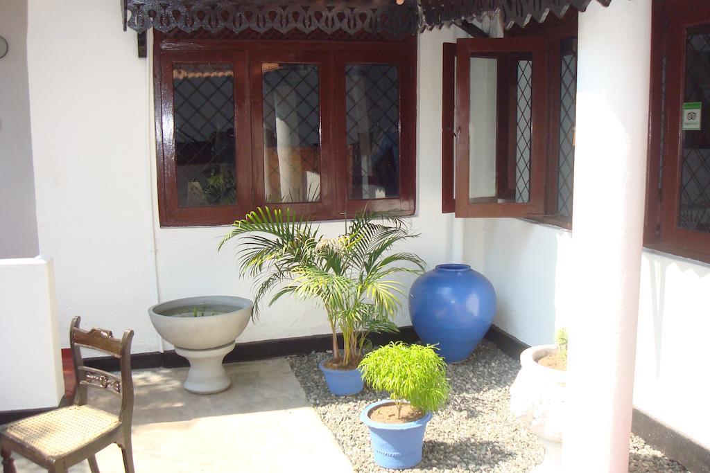 Blue Seas Guest House Дехивала-Маунт-Лавиния Экстерьер фото
