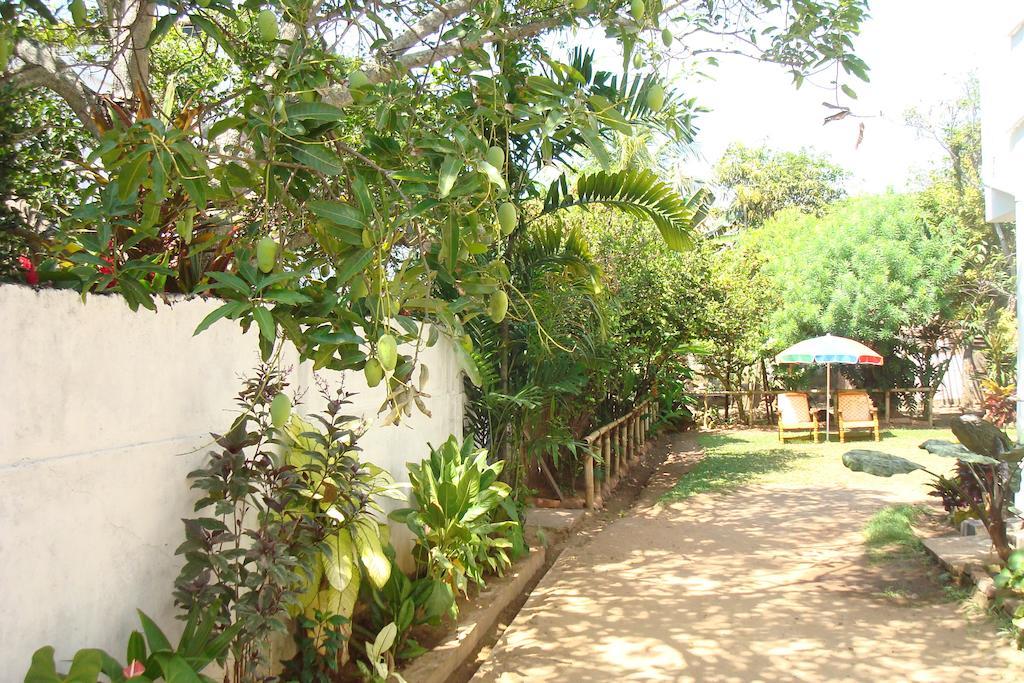 Blue Seas Guest House Дехивала-Маунт-Лавиния Экстерьер фото