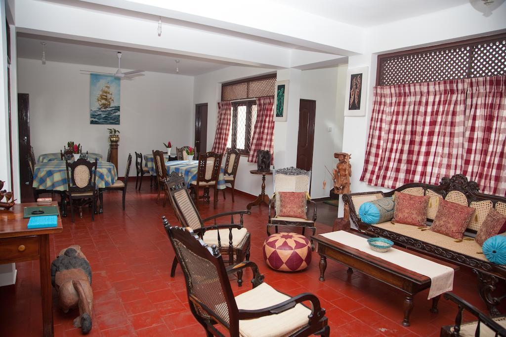 Blue Seas Guest House Дехивала-Маунт-Лавиния Экстерьер фото