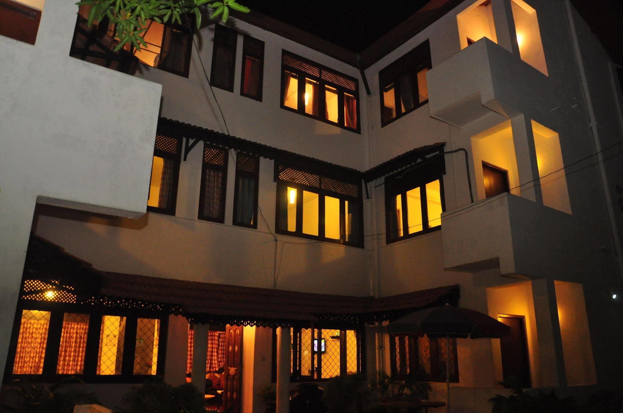 Blue Seas Guest House Дехивала-Маунт-Лавиния Экстерьер фото