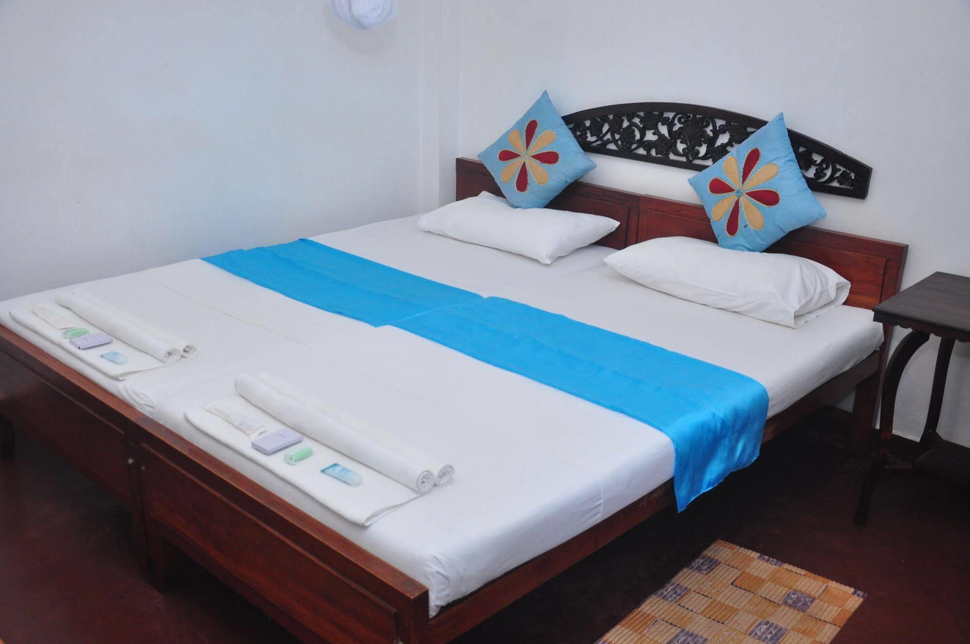 Blue Seas Guest House Дехивала-Маунт-Лавиния Экстерьер фото